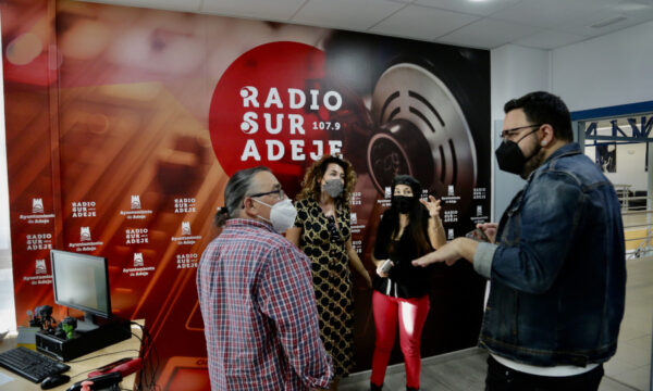 Gina Damalfi on Radio Sur Adeje